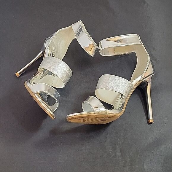 HERSTYLE GWINNIE 3-STRAPS VELCRO CLOSURE OPEN TOE SANDAL - Picture 10 of 12